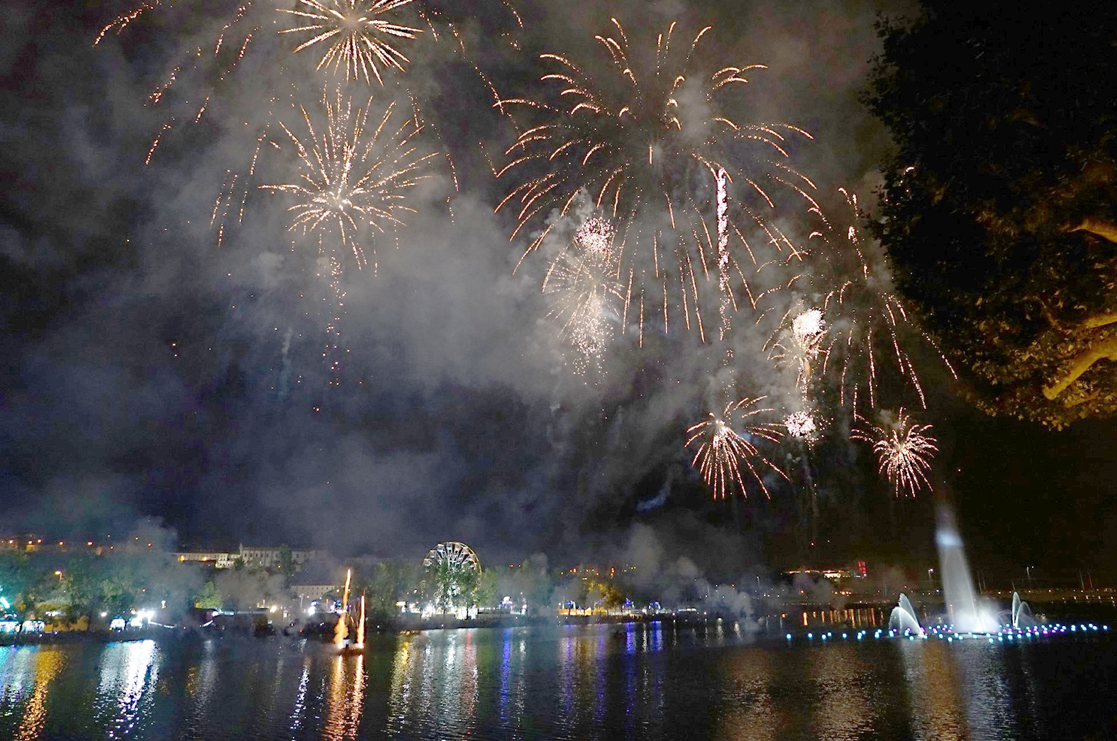 O Maior Fogo de Artifício de 2020, Fireworks Mania