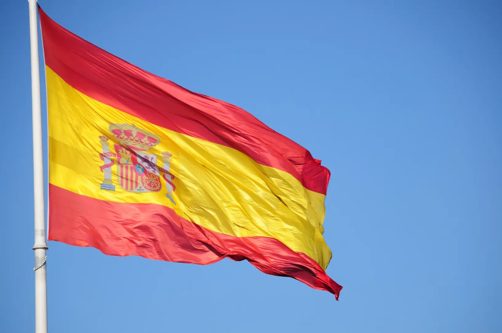 7.400 parados menos en España en febrero