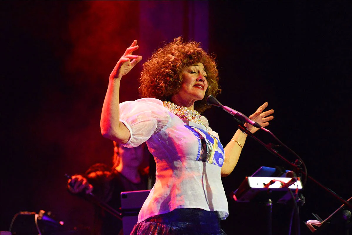 Maria Joao Estreia Abundancia