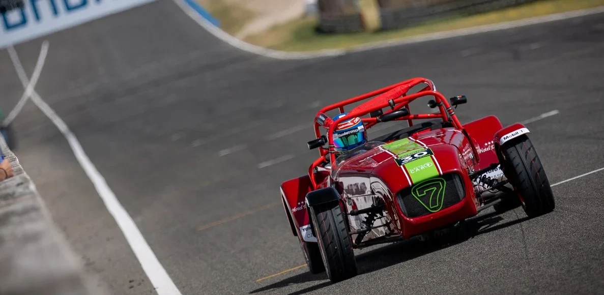 Automobilismocaterhamjarama2025a