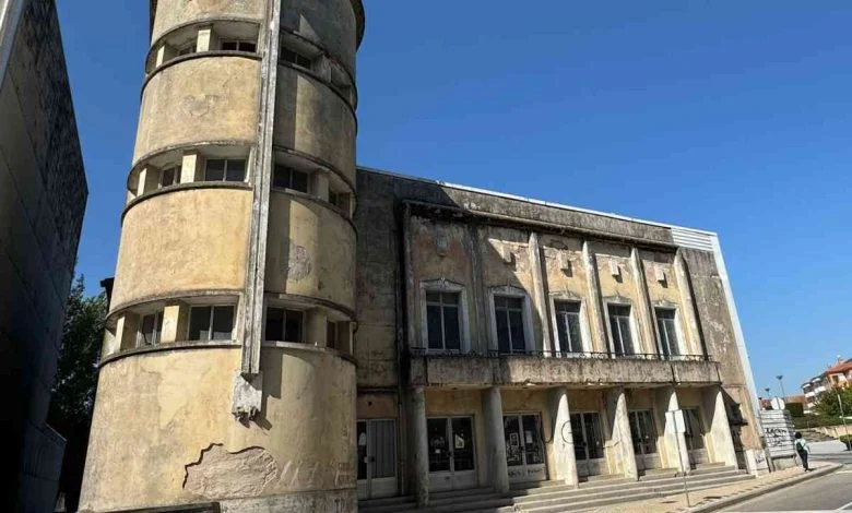 Edificio Do Cineteatro De Ovar