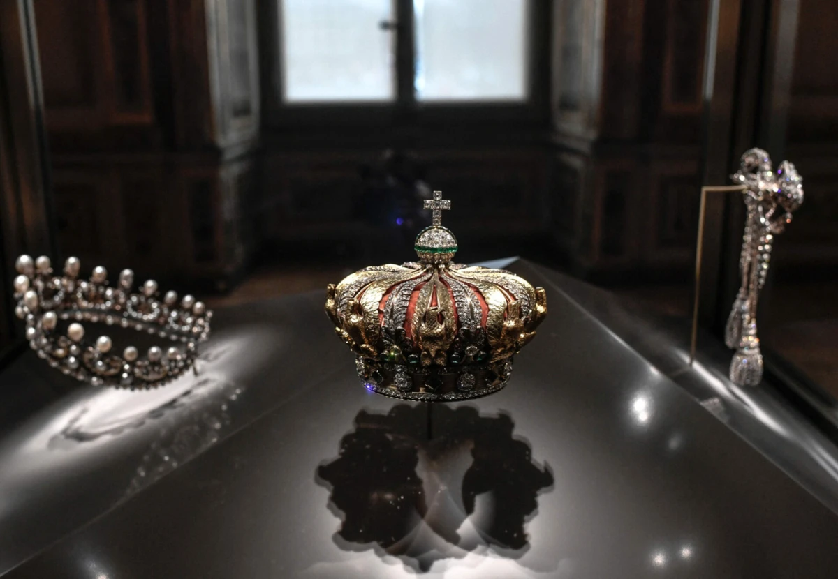 Joias Roubadas Do Louvre