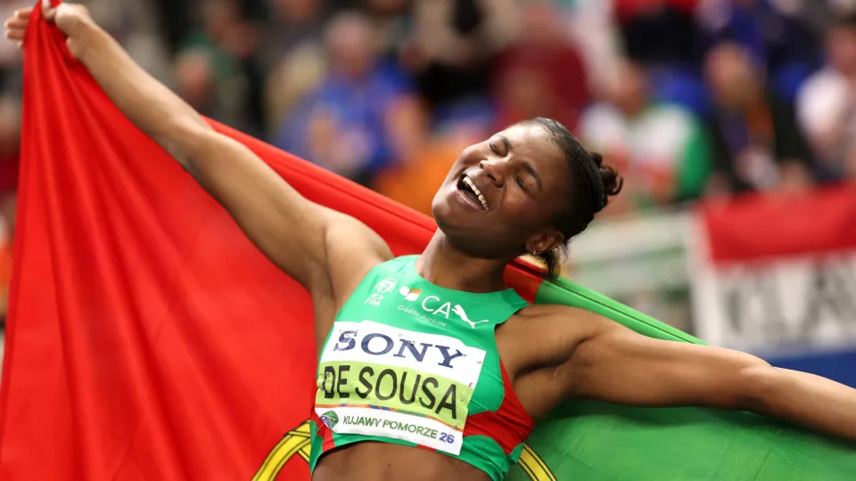 Agate Sousa Sagra Se Campeã Do Mundo De Salto