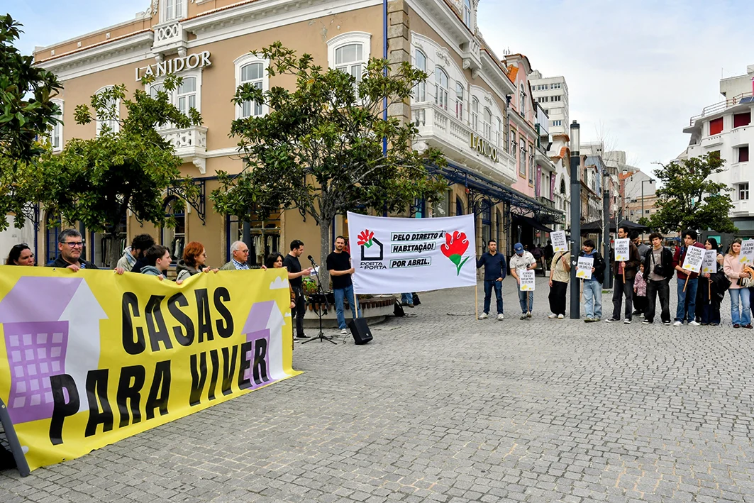 Manifestação Porta A Porta