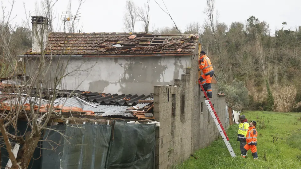 Reconstruções Após Comboio Tempestade Kristin