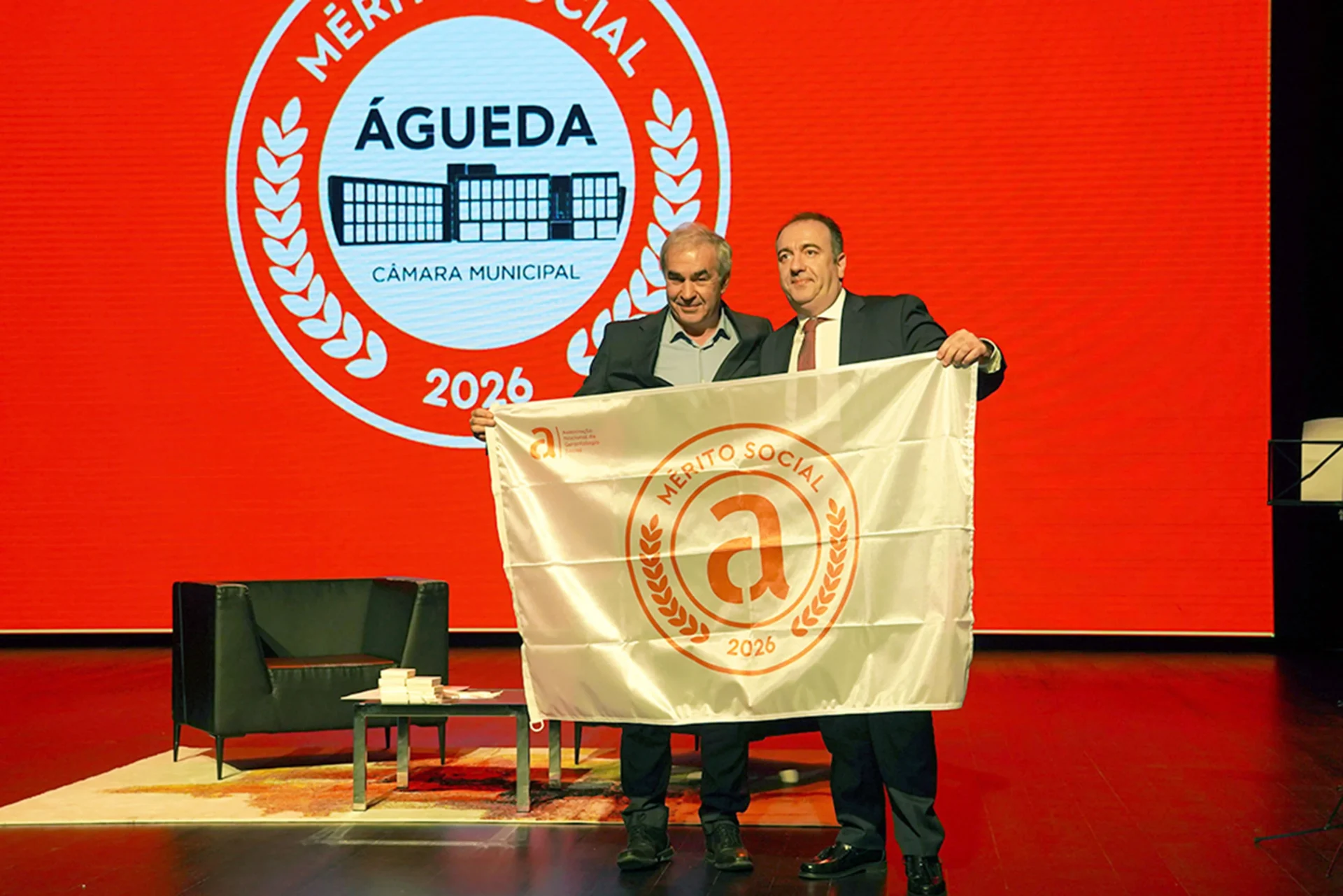 Anges Bandeira Social