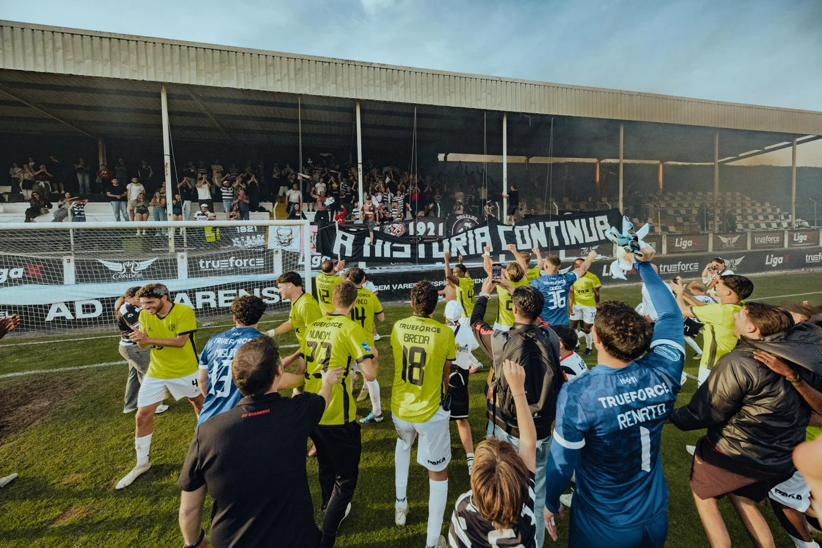 O agradecimento dos jogadores aos adeptos 