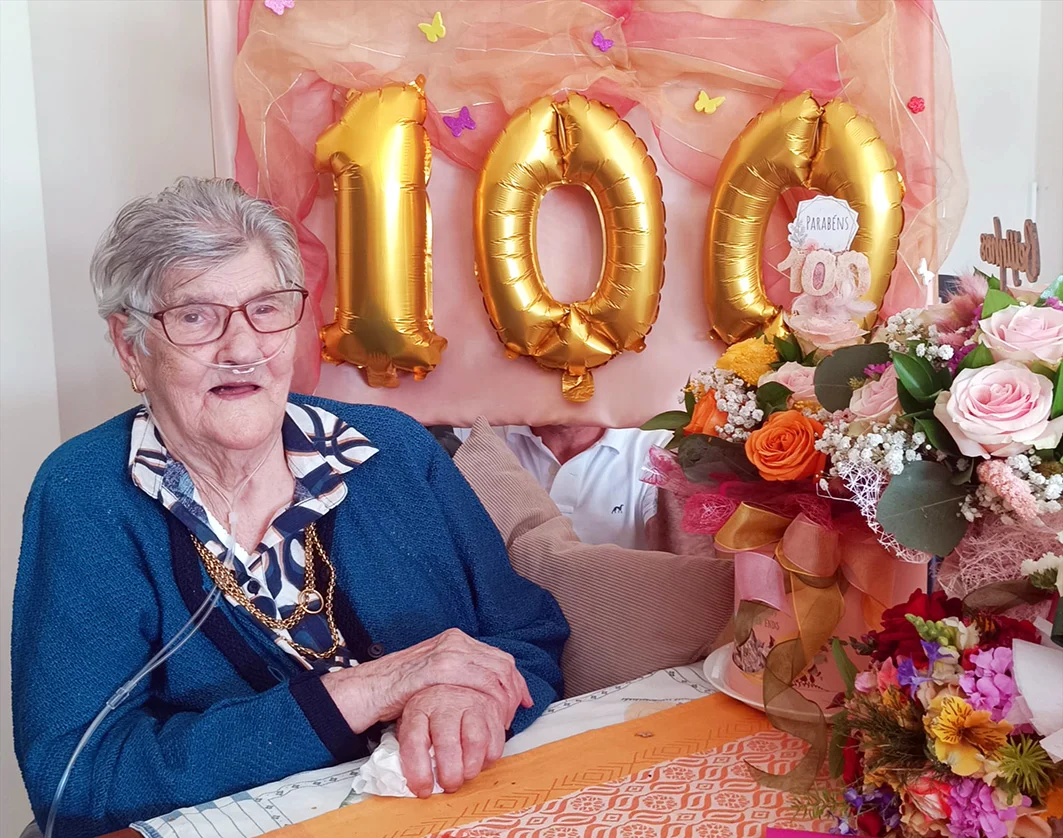 100